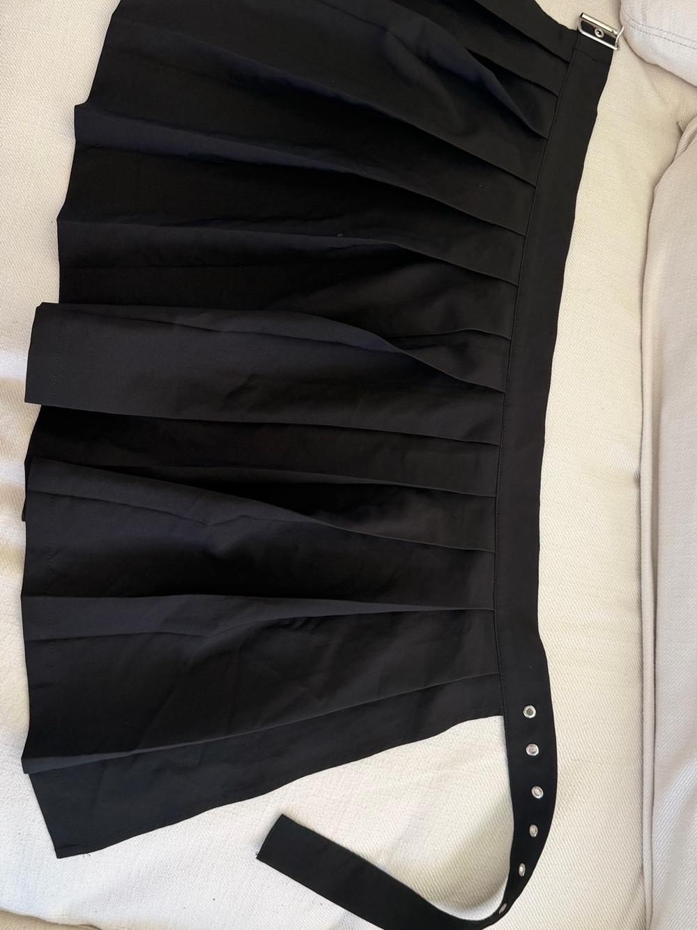 Belt Skirt Pleated with Side Slit - Picture 2 of 3